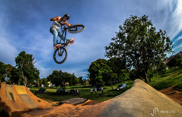 Mini Documentário Jacaranda Dirt Trails