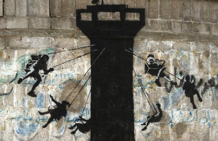 Banksy “ataca” Faixa de Gaza