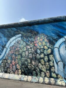 Arte urbana na East Side Gallery, Berlim