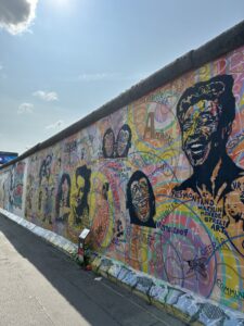 Arte urbana na East Side Gallery, Berlim