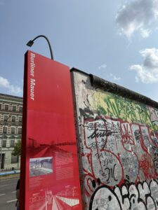 Trecho original do Muro de Berlim preservado