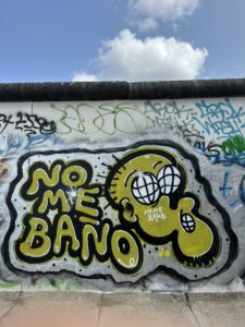 Grafites e intervenções urbanas na East Side Gallery, Berlim