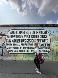 Grafite e mural artístico na East Side Gallery, Berlim