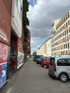 Arte urbana e grafite nos arredores da East Side Gallery, Berlim