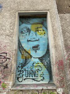 Arte urbana e grafite nos arredores da East Side Gallery, Berlim