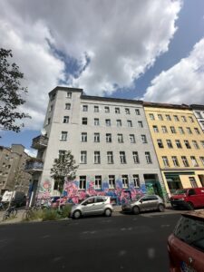 Arte urbana e grafite nos arredores da East Side Gallery, Berlim