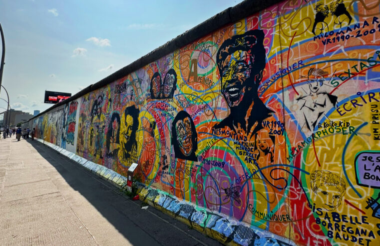 O dia que estive na East Side Gallery e encarei o Muro de Berlim