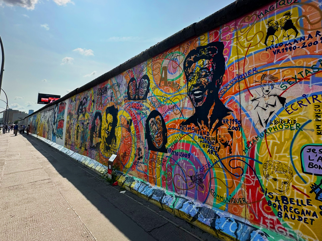 O dia que estive na East Side Gallery e encarei o Muro de Berlim